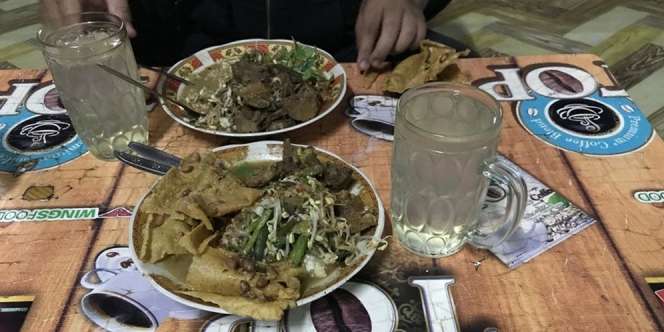 Nikmatnya Pecel Kuah Rawon, Kuliner Malam Khas Kota Malang