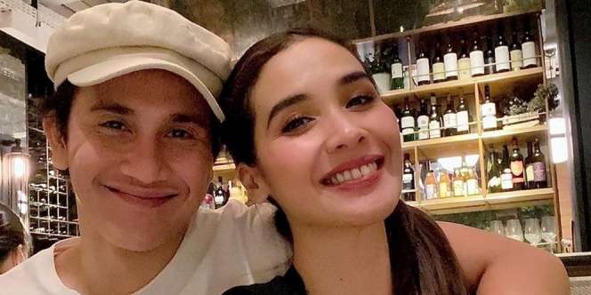 Disebut Relationship Goals, Ini Alasan Vino G Bastian Cuma Follow Sang Istri di Instagram