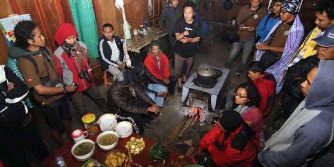 Andon Mangan, Tradisi 'Open House' Suku Tengger yang Menyambut Tamunya di Dapur