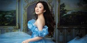 7 Potret Natasha Wilona dengan Gaun Biru Ala Cinderella, Cantik dan Menawan