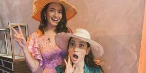 Bak Kakak Beradik, Ini 10 Potret Kebersamaan Enzy Storia dan Hesti Purwadinata