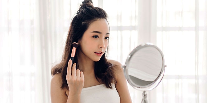 Tips Pakai Blush On Sesuai Bentuk Wajah, bikin Makeup Makin Flawless!