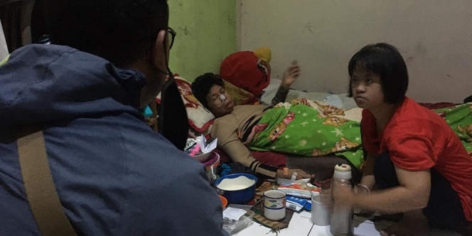 Cerita Pilu Ibu Weni, Terbaring Sakit di Kontrakan Ditemani Anaknya yang Alami Down Syndrome