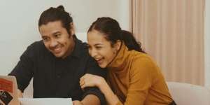 Anniversary Pernikahan Ketiga, Ini 9 Potret Mesra Chicco Jerikho dan Putri Marino yang Bikin Iri!
