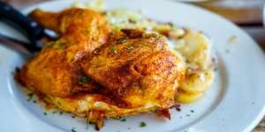 Agar Tak Alot, Begini Cara Menggoreng Ayam yang Benar