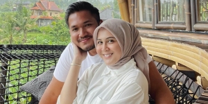 Kesha Ratuliu Pamer Foto Mandi Bareng Suami, Bikin Netizen Ngebet Nikah!