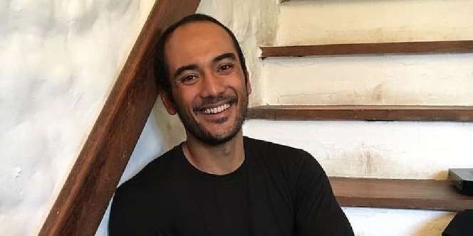 Selamat, Ario Bayu dan Istri Bulenya Dikaruniai Anak Pertama!