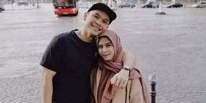 Intip 10 Pesona Kalem Nesyana Ayu Nabila, Istri Ben Kasyafani yang Anggun Banget