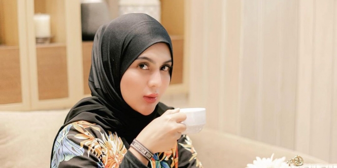 Anggita Sari Posting Foto Tanpa Pakai Hijab, Ada Apa nih?