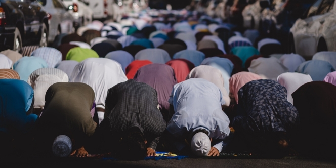 8 Manfaat Gerakan Sholat bagi Kesehatan Fisik dan Mental, Umat Islam Wajib Tahu