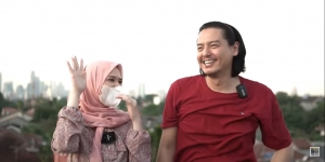 Potret Nia Ramadhani di Resepsi Pernikahan Bunga Citra Lestari yang Dipuji Lebih Sopan dari Pengantinnya