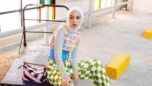 Deretan Potret Ide Outfit Colorful Ala Tantri Namirah, Kece Abis!