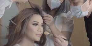 Foto BTS Persiapan Aurel Hermansyah Menjelang Akad Nikah, Dandan Sambil Deg-degan!