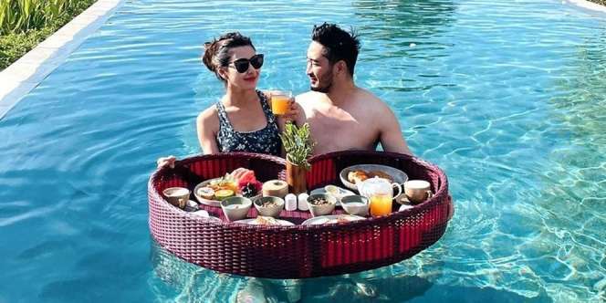 7 Potret Liburan Syahnaz Sadiqah dan Suami di Bali, Manis Banget kayak Lagi Honeymoon!