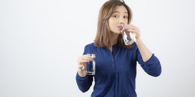 14 Manfaat Air Hangat untuk Minum dan Mandi