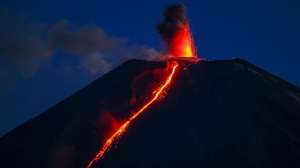 9 Tanda Tanda Gunung Meletus, Mulai dari Gempa dan Tonjolan Tanah