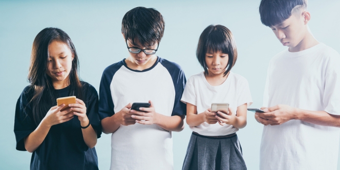 Benarkah Keseringan Main Handphone Bisa Mempengaruhi Ingatan Remaja?
