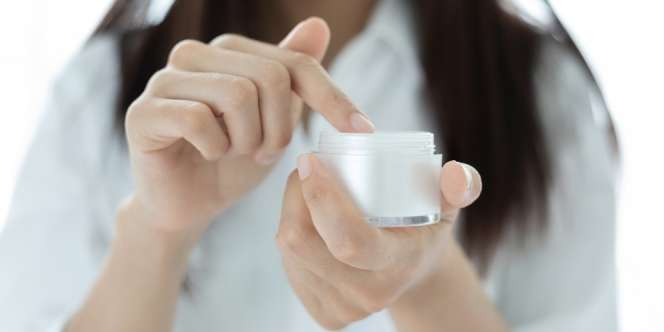 6 Rekomendasi Moisturizer untuk Kulit Berminyak, Teksturnya Ringan dan Nggak Lengket di Wajah