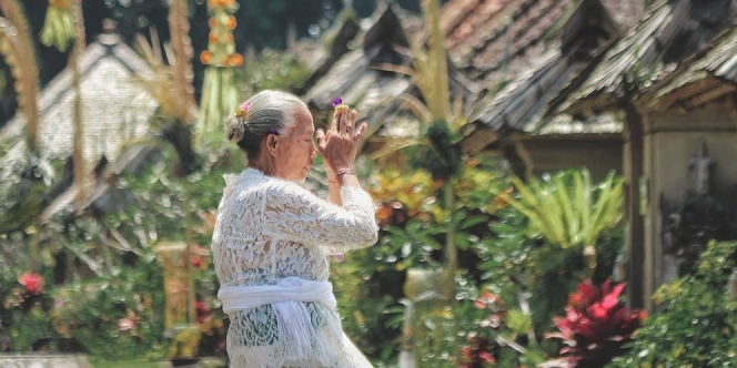 Dari Ngejot Hingga Ngurek, 5 Tradisi Masyarakat Hindu di Bali Saat Rayakan Hari Raya Galungan