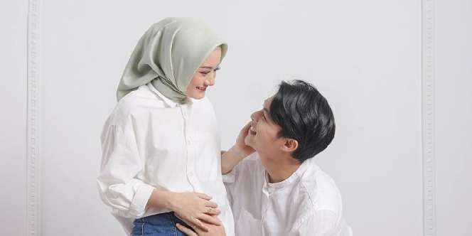 10 Potret Dinda Hauw Pamer Baby Bump, Makin Cantik Selama Hamil