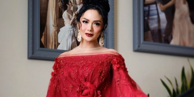 Krisdayanti Dapat Penghargaan Best Dressed Indonesia’s Beautiful Woman 2020-2021
