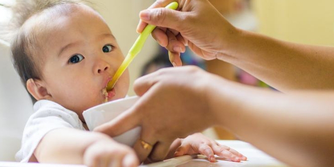 Cara Mudah Mengenalkan Bayi Rasa Lapar dan Kenyang
