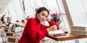 Punya Daya Tarik, 5 Zodiak Berikut Malah Takut Punya Pacar lho