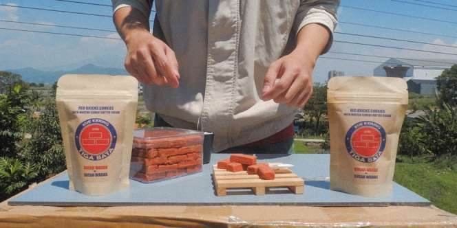 Hampers Kue Bentuk Batu Bata dan Semen Ini Viral di Internet