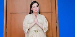 Celine Evangelista Pakai Cadar, Netizen Pertanyakan Agamanya