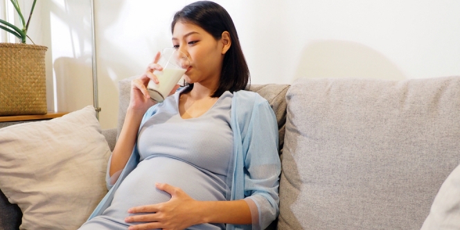 Punya Banyak Manfaat, Kapan sih Waktu yang Tepat untuk Minum Susu Khusus Ibu Hamil?