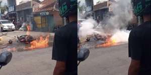 Menaruh HP di Jok, Motor Ini Terbakar di Tengah Jalan