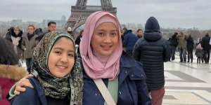 Kompak Banget, Berikut 7 potret Desy Ratnasari dan Putrinya yang Mirip Kakak Beradik