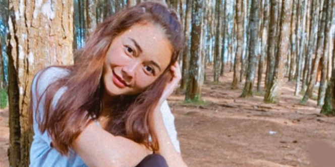 Ajak Anak Keliling Komplek, Outfit Ketat Aura Kasih Bikin Gagal Fokus Netizen!