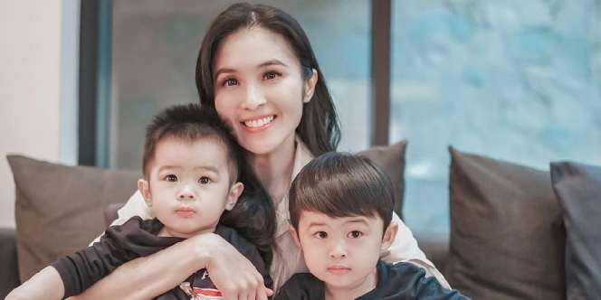 Dipanggil 'Tante' Sama Anak Sendiri, Ini Reaksi Lucu Sandra Dewi 