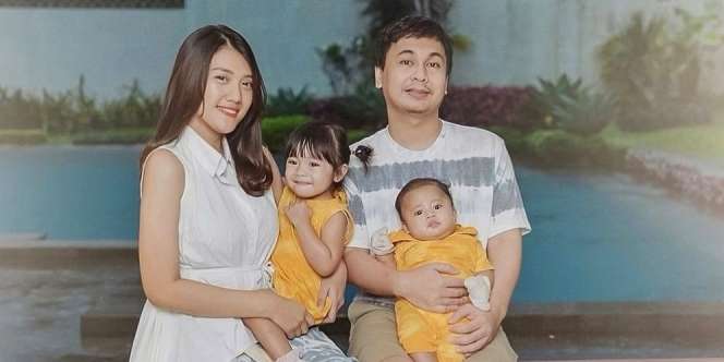 10 Potret Kebersamaan Alinea dan Aksara Anak Raditya Dika yang Bikin Gemes
