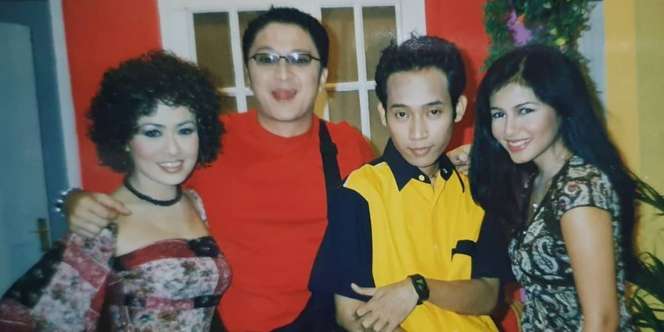 Kenang 24 Tahun Berkarir, Ini 10 Potret Lawas Denny Cagur yang Ikonik Banget
