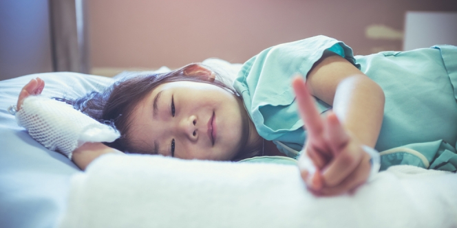 5 Cara Membuat Anak Tersenyum Saat Dirawat di Rumah Sakit
