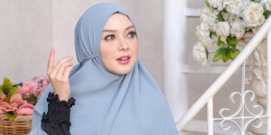 10 Potret Terbaru Terry Putri yang Kini Berhijab, Cantiknya Makin Terpancar!