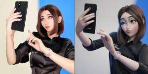 4 Potret Larissa Rochefort Tirukan Gaya Sam, Virtual Assistant Samsung yang Cantik dan Kece Parah