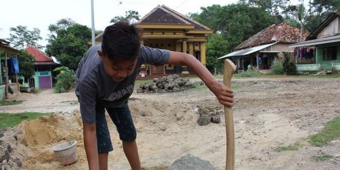 Kisah Perjuangan Yusuf, Anak Yatim yang Menjadi Tukang di Usia Belia untuk Hidupi Keluarganya