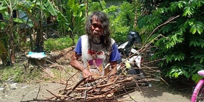 Kisah Pilu Pak Karnali, Tunarungu Sejak Kecil dan Harus Cari Kayu Agar Bisa Makan