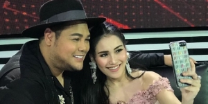 Posting Foto Bertiga, Ivan Gunawan Ajak Ayu Ting Ting dan Bilqis Untuk Tinggal Bareng di London