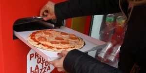 Ada Vending Machine yang Bisa Buat Pizza dalam Waktu Hanya 3 Menit, Tertarik Mencobanya?