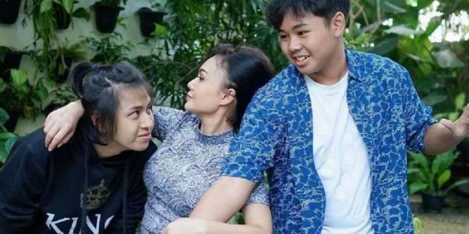 10 Potret Kedekatan Yuni Shara dengan Anak-anaknya, Terbuka Bagaikan Teman Sendiri