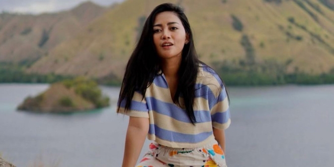 Unggah Momen Liburan, Rachel Vennya Diingatkan Netizen Soal Pakaian Terbukannya