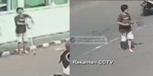Terekam CCTV, Dua Pengemis Ini Ternyata Pura-Pura Cacat