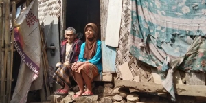 Tinggal di Gubuk Reyot, Nenek Darmi dan Kakek Tahar Hanya Bisa Makan dengan Lauk Daun Talas