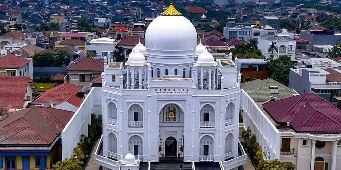 Mengunjungi Masjid Ramlie Musofa, Taj Mahal Versi Indonesia yang Ada di Jakarta