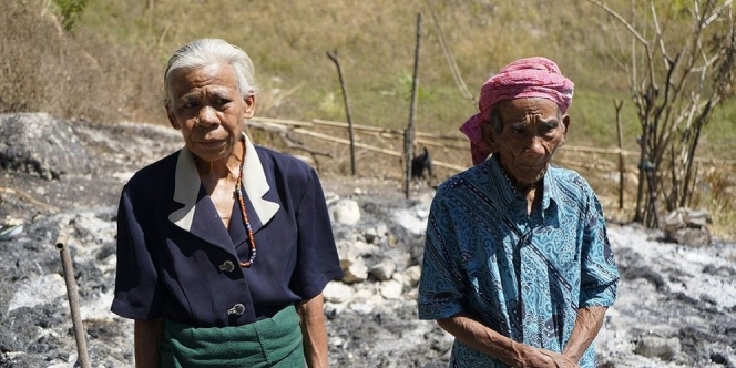 Rumah Habis Terbakar, Kakek dan Nenek Ini Hanya Punya Baju yang Melekat di Tubuhnya
