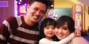 Intip Potret Aquilla, Anak Eza Yayang yang Cantik dan Jago Balet!